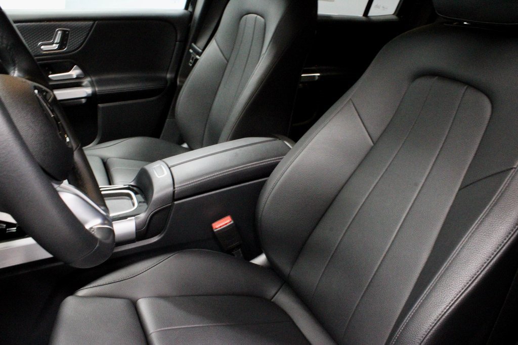 Used 2025 Mercedes-Benz GLB 250 GLB 250 image 24