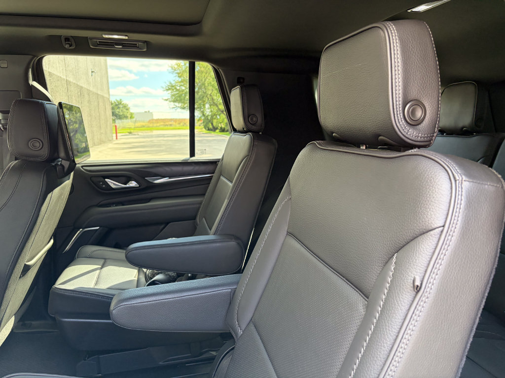 Used 2021 GMC Yukon Denali w/ Denali Premium Package AWD/4WD image 19