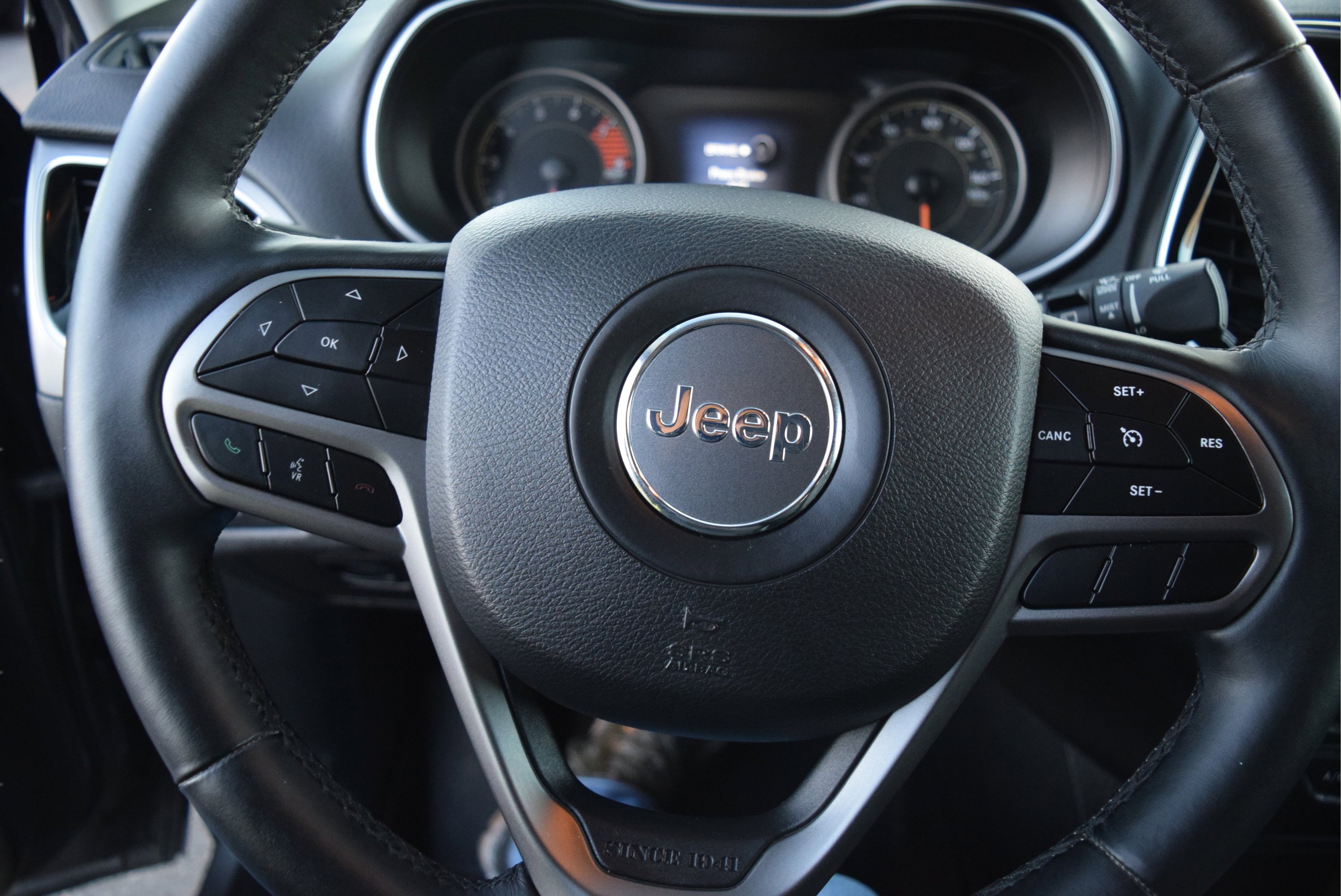 Used 2019 Jeep Cherokee Limited image 10