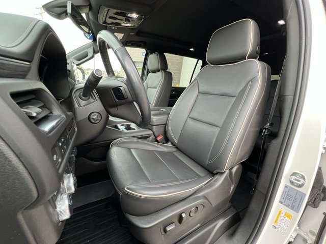 Used 2022 GMC Yukon XL SLT w/ SLT Luxury Package AWD/4WD image 14