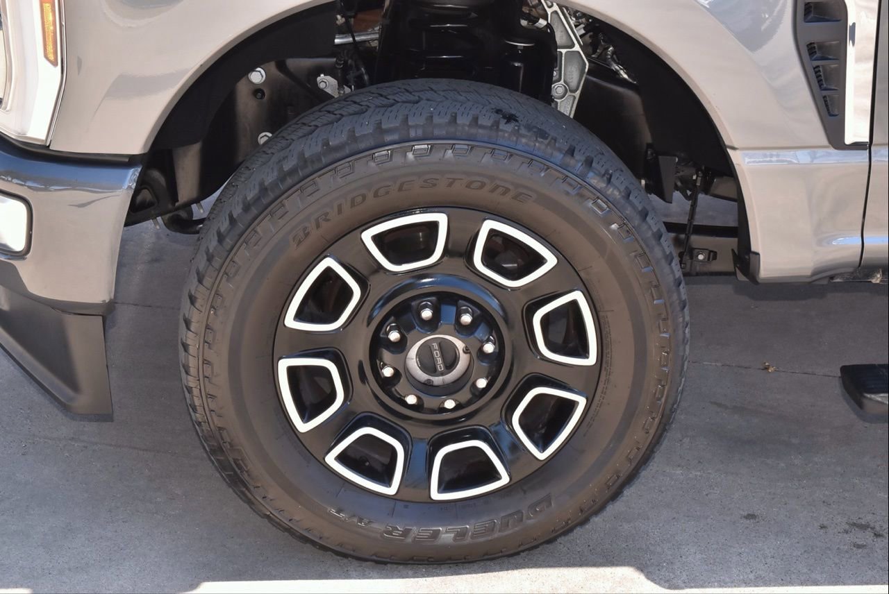 Certified 2024 Ford F250 Platinum w/ FX4 Off-Road Package image 44