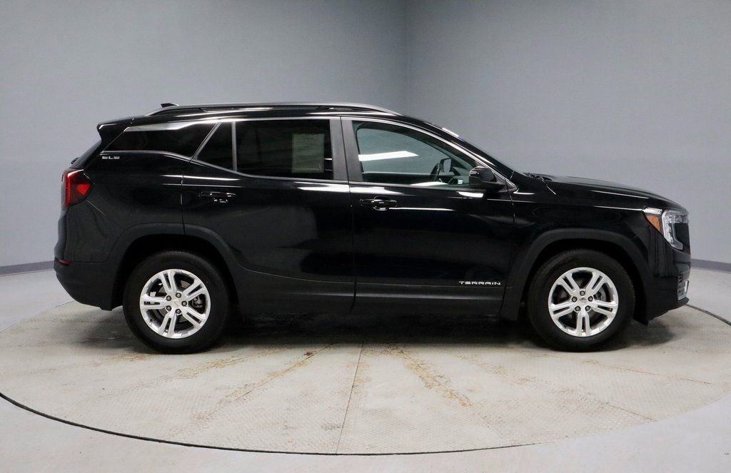 Used 2022 GMC Terrain SLE w/ Driver Convenience Package image 5
