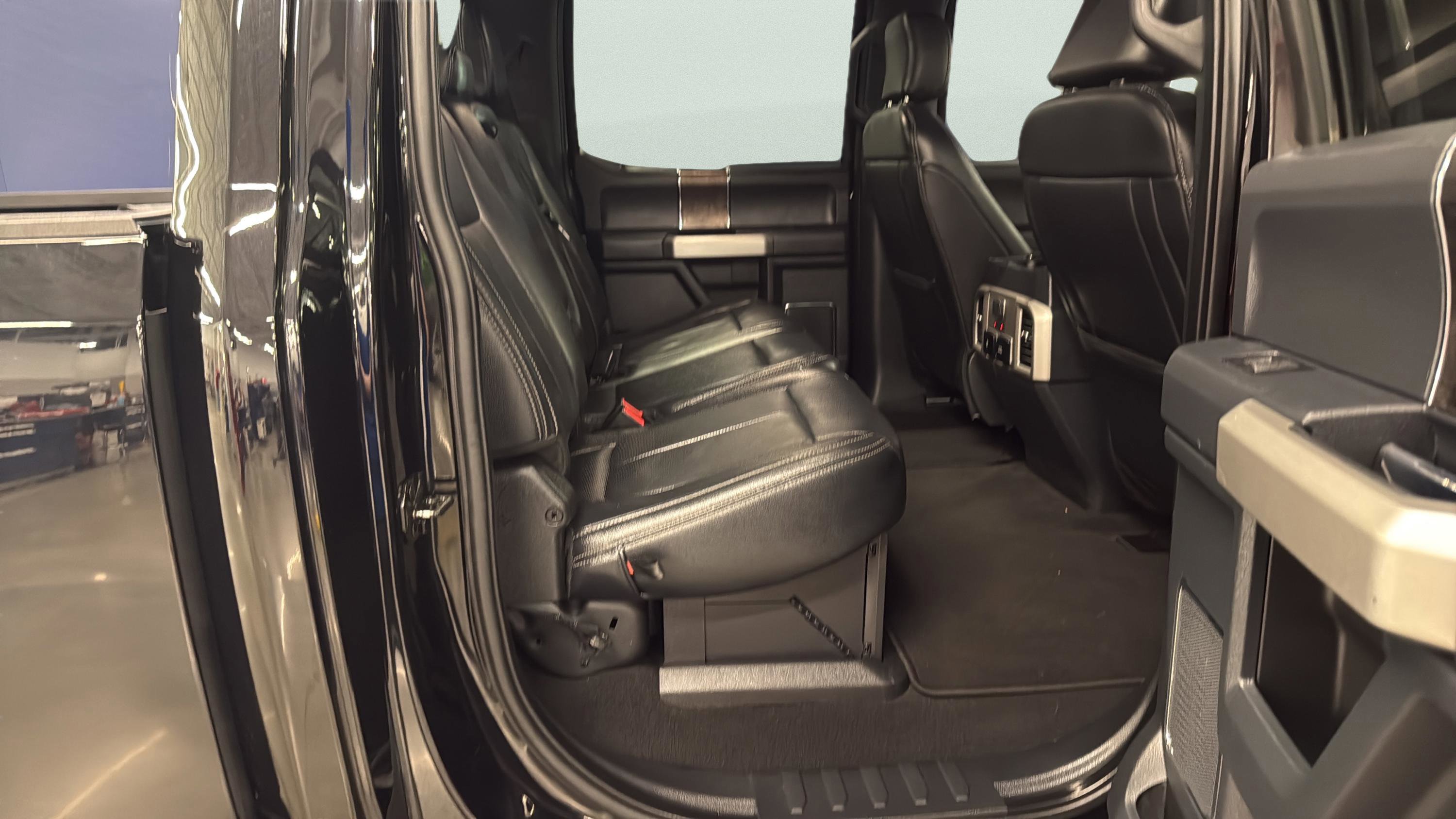 Certified 2022 Ford F250 Lariat w/ Lariat Ultimate Package image 15