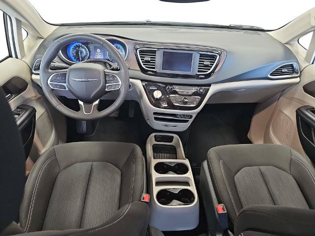Used 2023 Chrysler Voyager LX FWD image 9