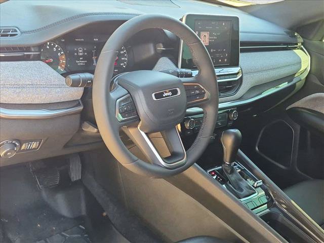 Used 2025 Jeep Compass Latitude AWD/4WD image 10