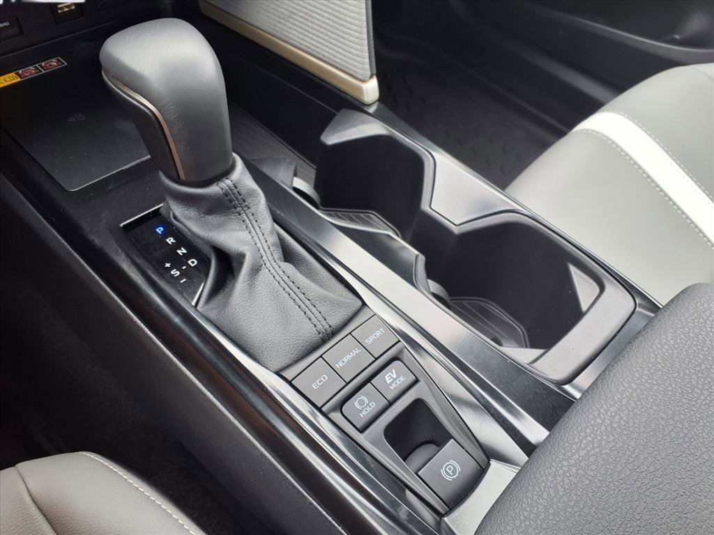 Used 2025 Toyota Camry Hybrid image 19