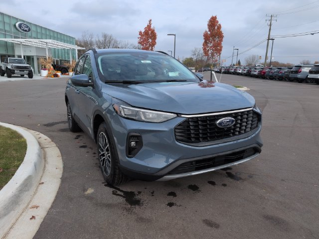 Certified 2025 Ford Escape SE w/ PHEV Premium Package FWD image 7
