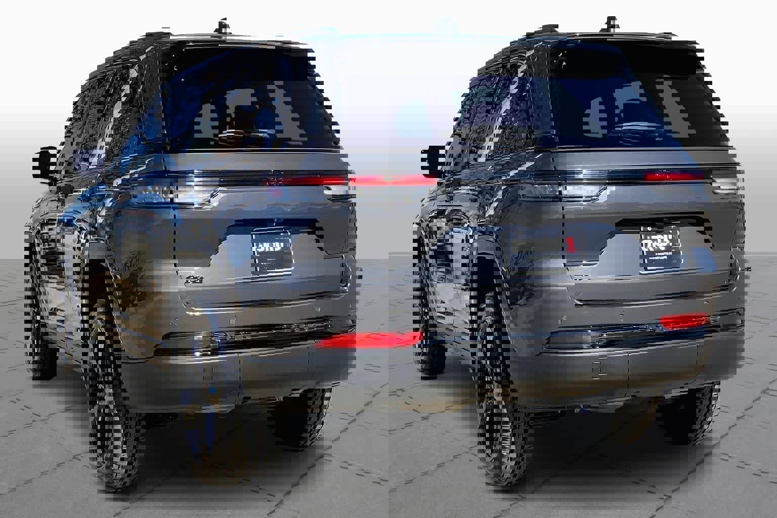 Used 2023 Jeep Grand Cherokee Altitude image 4