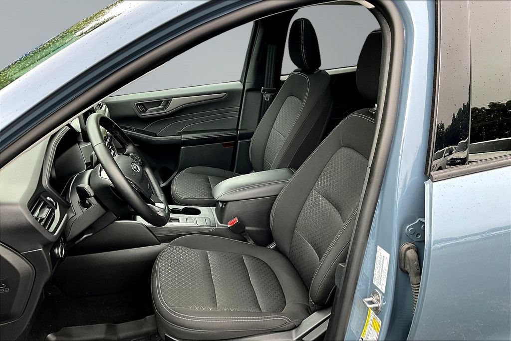 Certified 2025 Ford Escape Active w/ Cold Weather Package FWD image 21