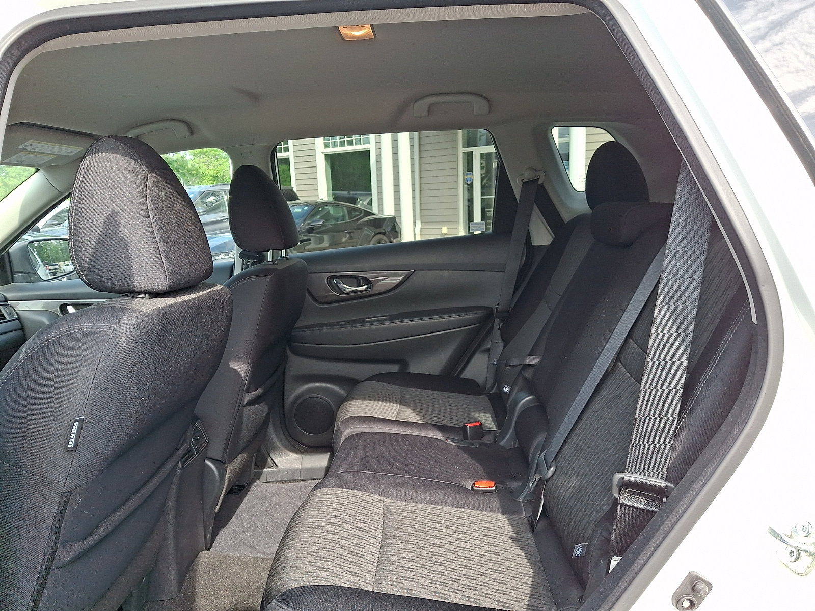 Used 2019 Nissan Rogue SV w/ Premium Package AWD/4WD image 11