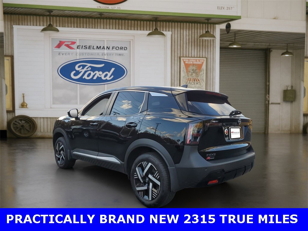 Used 2025 Nissan Kicks SV image 3
