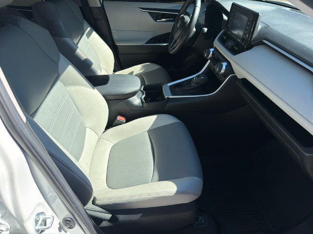 Used 2021 Toyota RAV4 XLE Premium AWD/4WD image 15