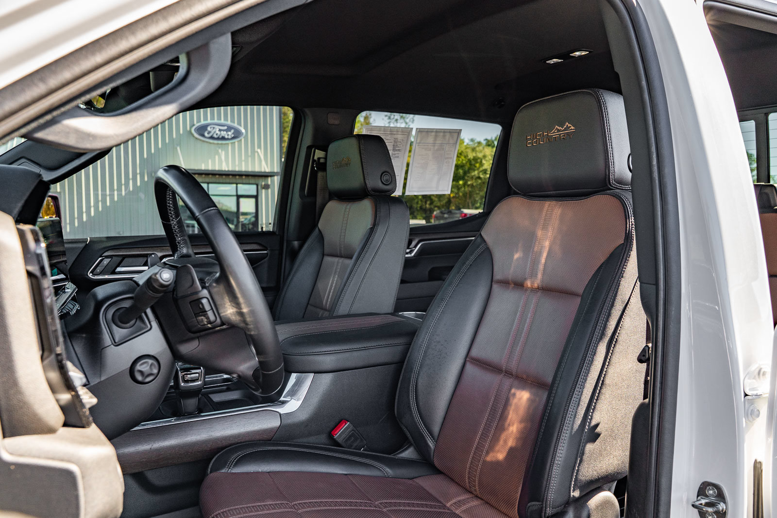 Used 2023 Chevrolet Silverado 1500 High Country w/ Technology Package AWD/4WD image 19