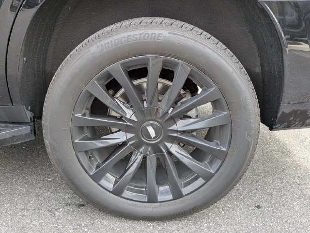 Used 2023 Cadillac Escalade Luxury AWD/4WD image 9