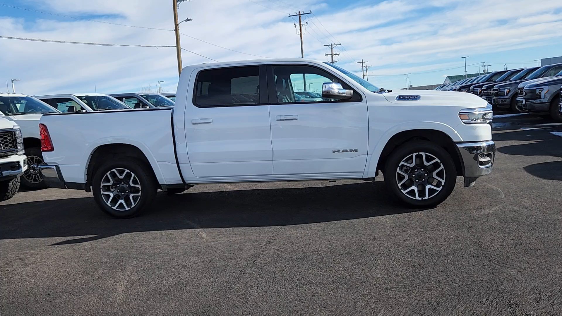 Used 2025 RAM 1500 Laramie AWD/4WD image 3