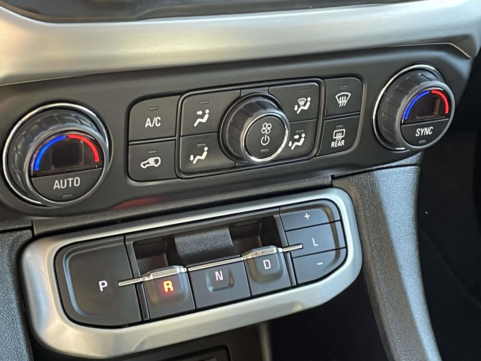 Used 2023 GMC Acadia SLT w/ Elevation Edition image 20