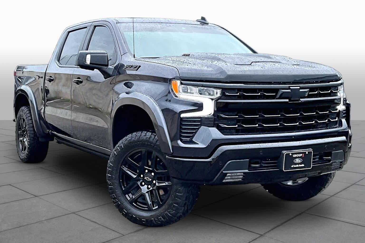 Used 2024 Chevrolet Silverado 1500 LT Trail Boss w/ LT Trail Boss Premium Package AWD/4WD image 3