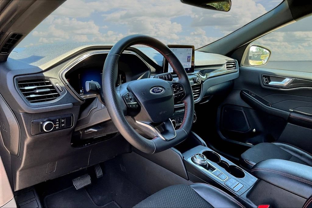 Certified 2025 Ford Escape ST-Line FWD image 19