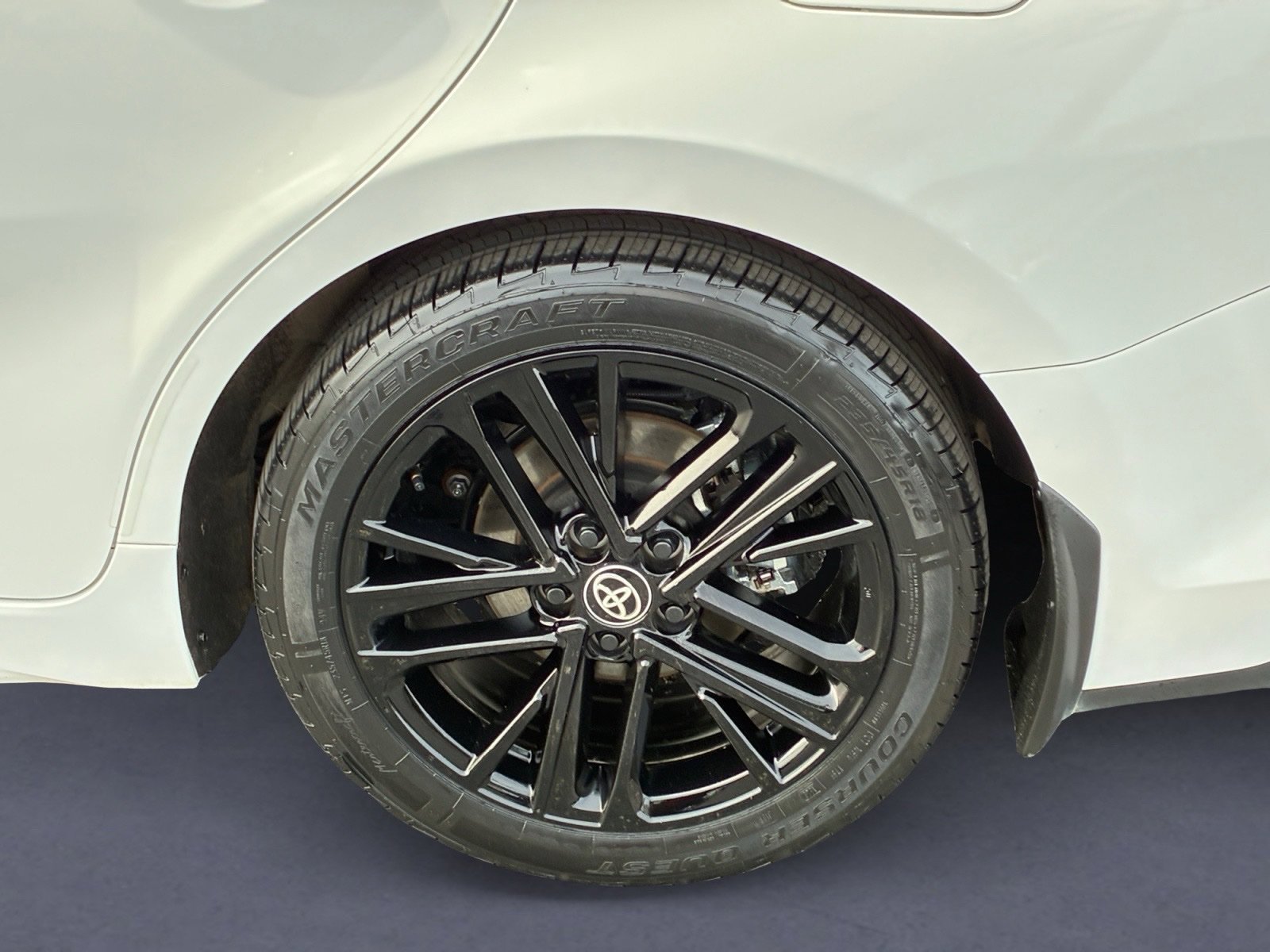 Used 2025 Toyota Camry SE FWD image 9