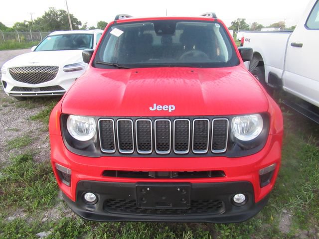 Used 2022 Jeep Renegade Latitude w/ Convenience Group AWD/4WD image 2