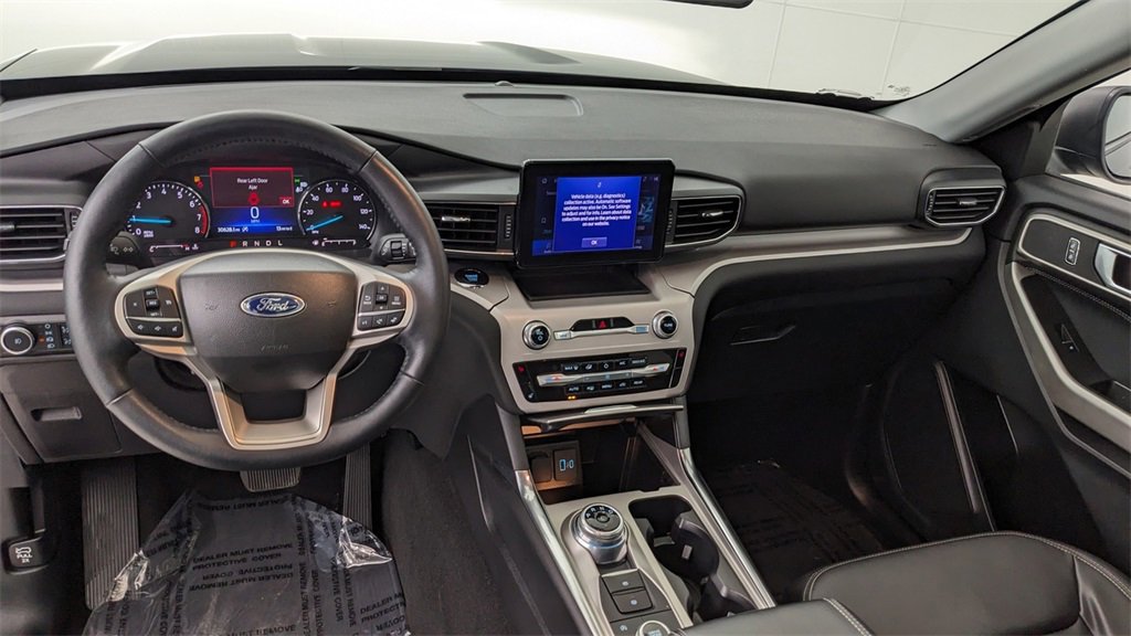 Certified 2023 Ford Explorer XLT w/ Equipment Group 202A image 4