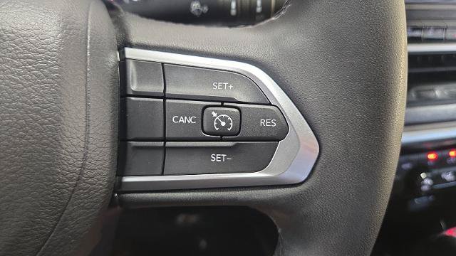 Used 2025 Jeep Compass Latitude w/ Sun & Sound Group AWD/4WD image 18