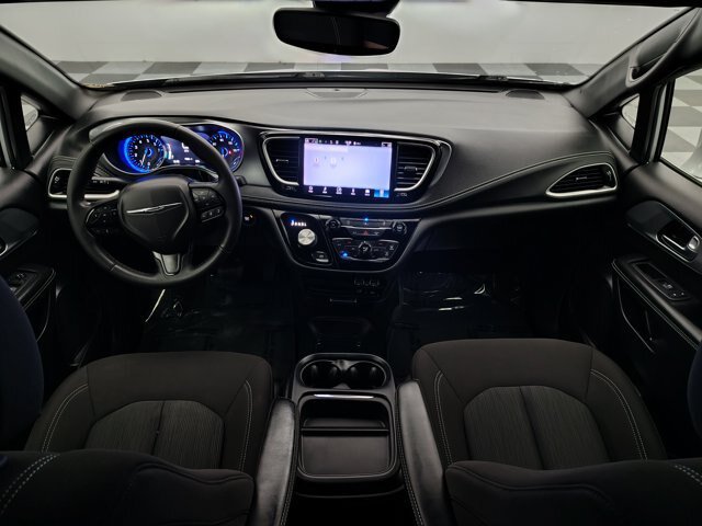 Used 2022 Chrysler Pacifica Touring FWD image 31