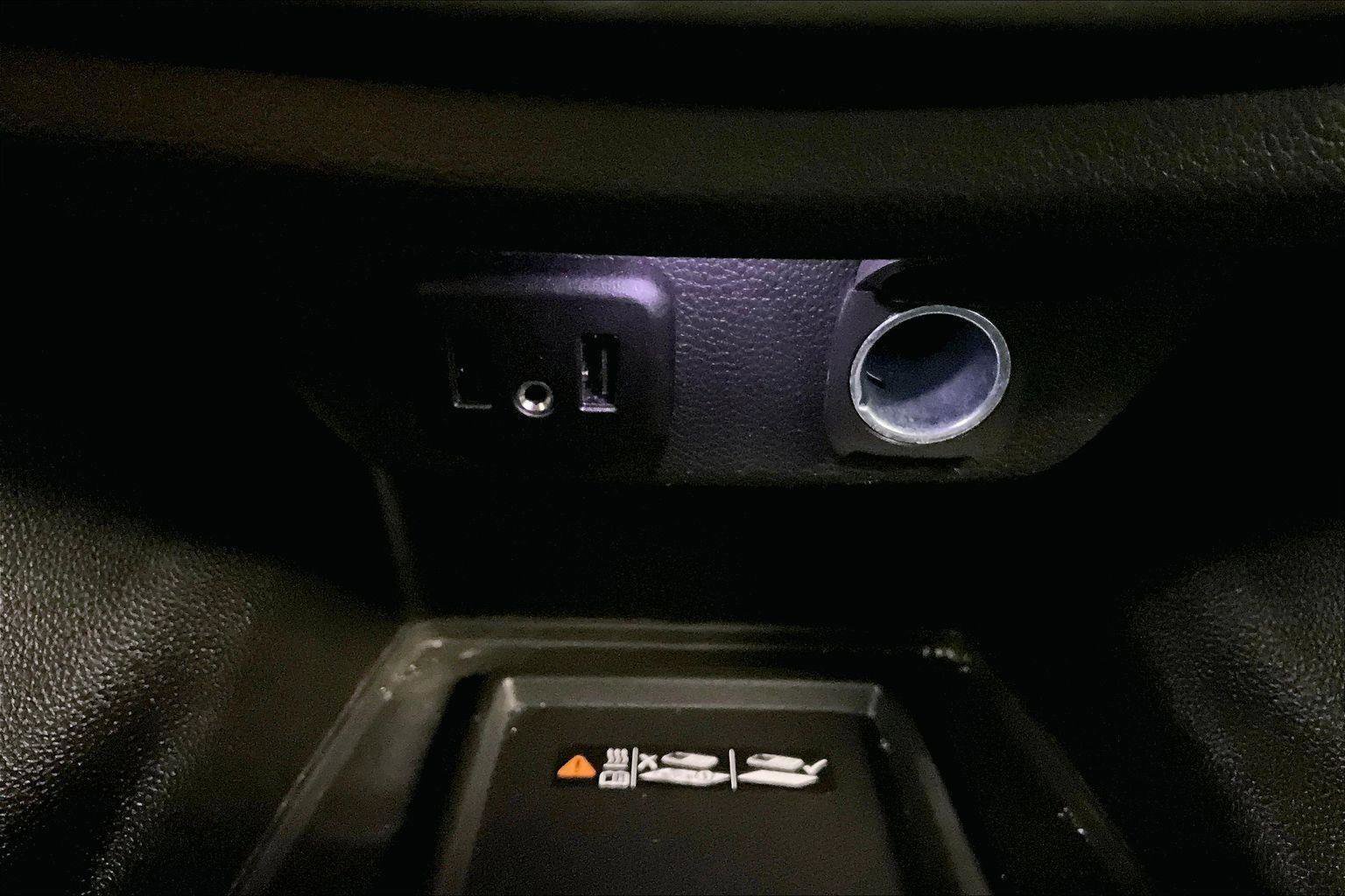 Used 2023 Chevrolet Traverse LT image 32