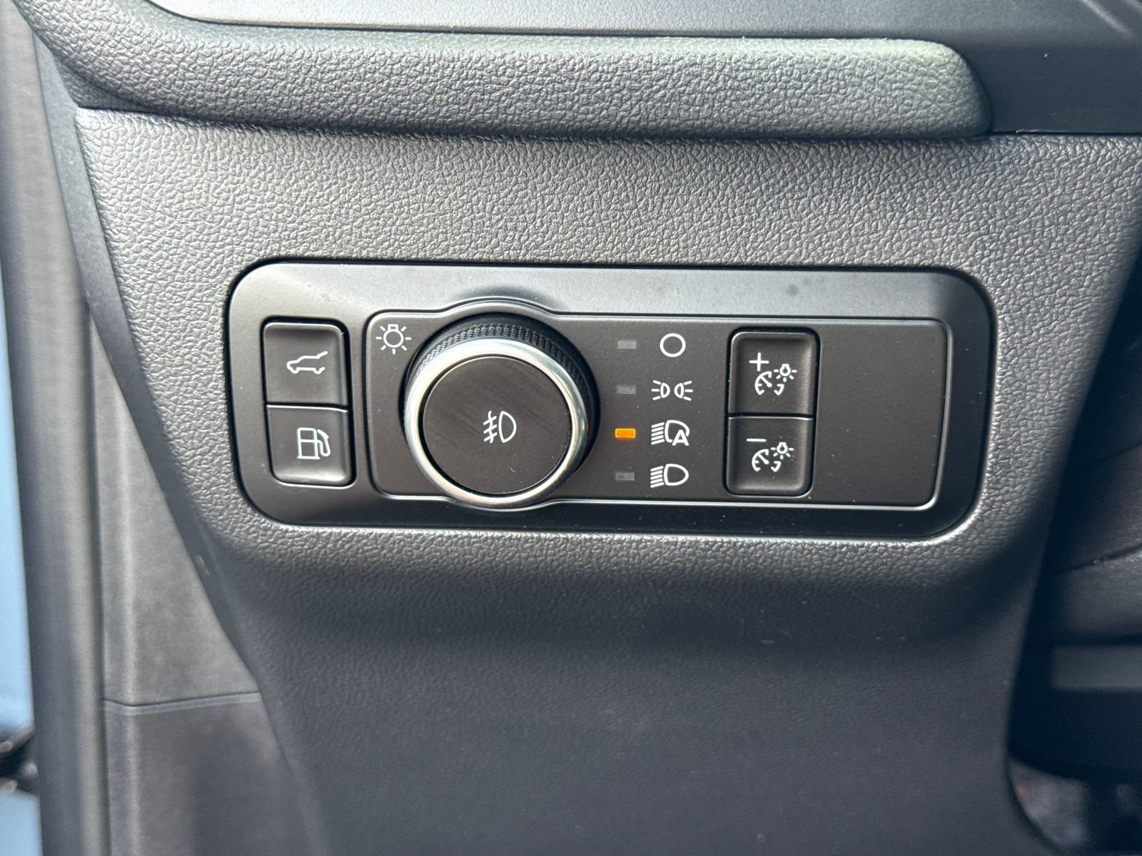 Certified 2025 Ford Escape Platinum FWD image 28