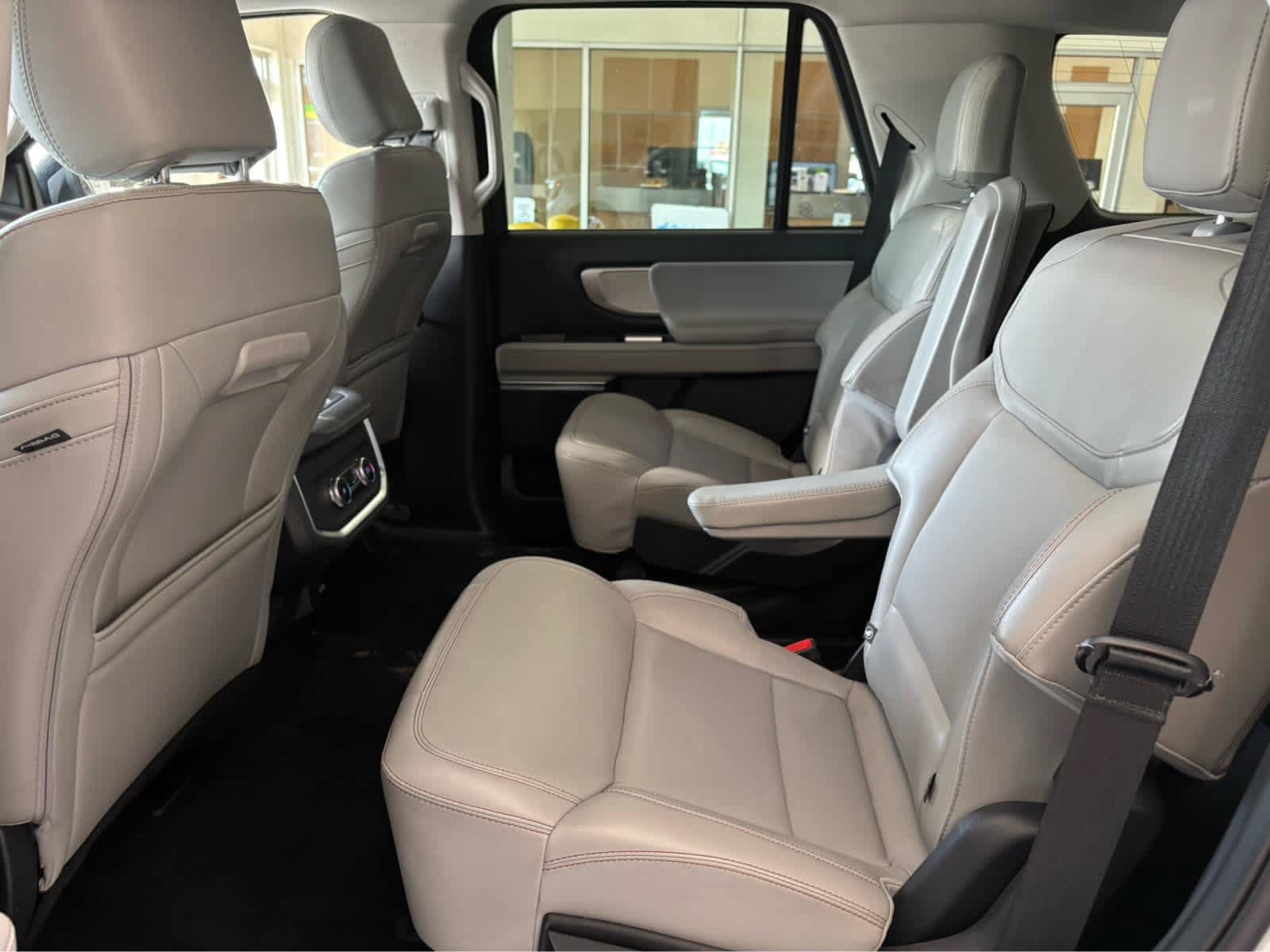 Certified 2025 Ford Expedition Active AWD/4WD image 30