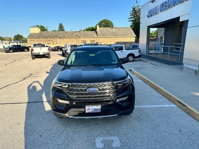 Certified 2022 Ford Explorer XLT w/ Equipment Group 202A AWD/4WD image 2