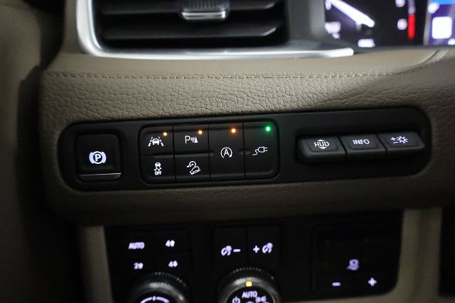 Used 2021 GMC Yukon XL Denali w/ Denali Premium Package AWD/4WD image 33