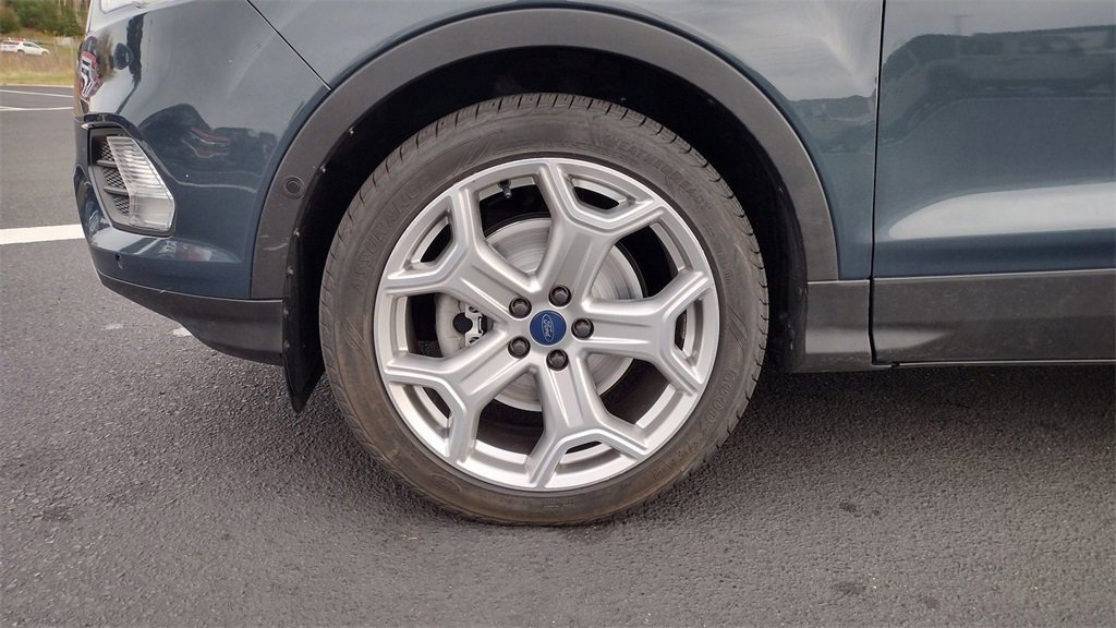 Certified 2019 Ford Escape Titanium image 9