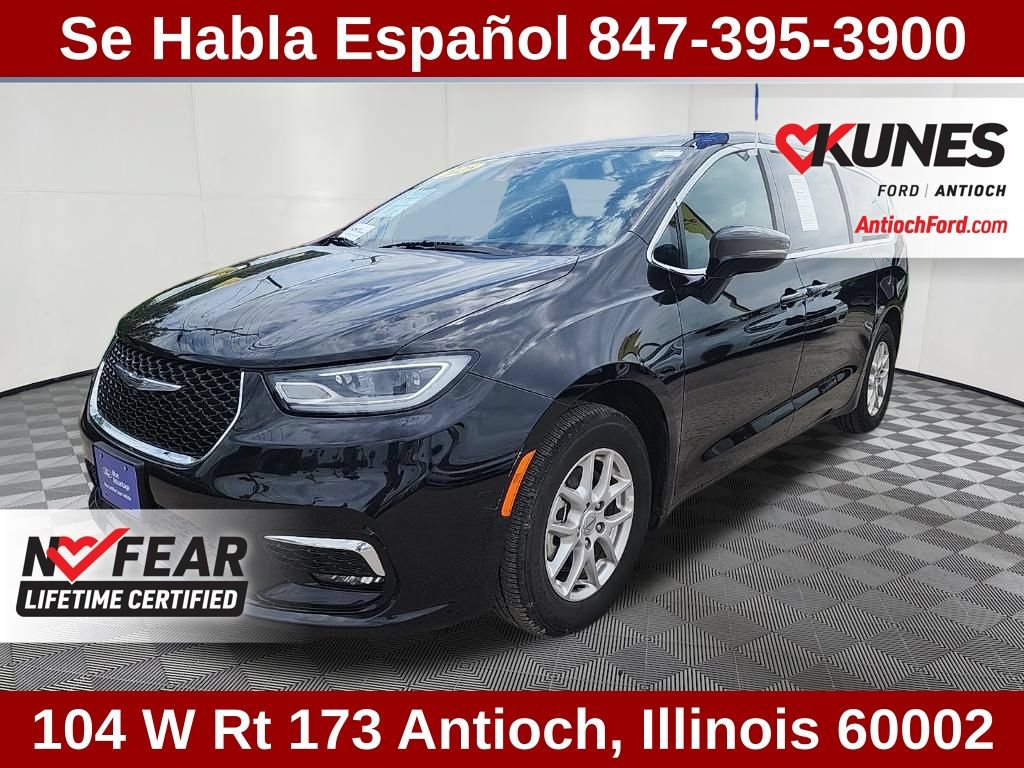 Used 2025 Chrysler Pacifica Select FWD image 7