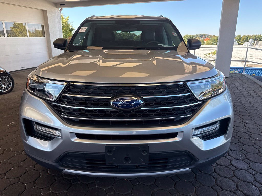 Certified 2023 Ford Explorer XLT w/ Equipment Group 202A AWD/4WD image 2