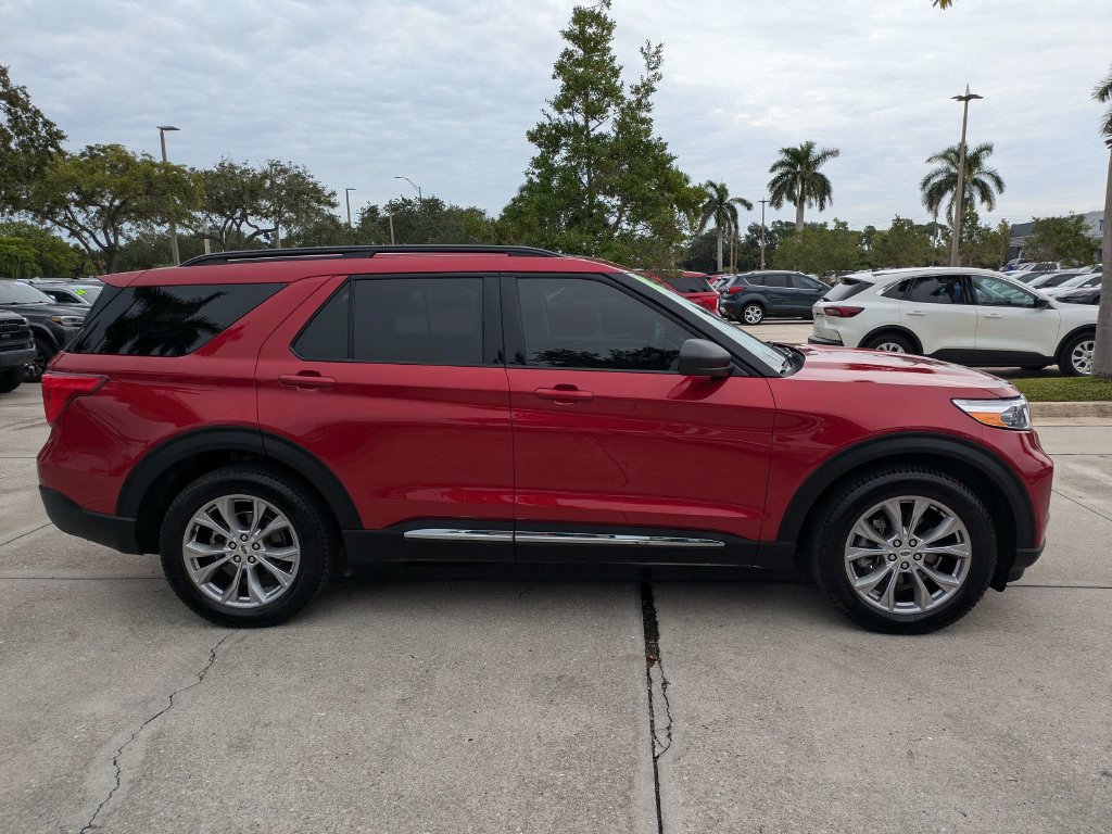 Certified 2024 Ford Explorer XLT AWD/4WD image 3