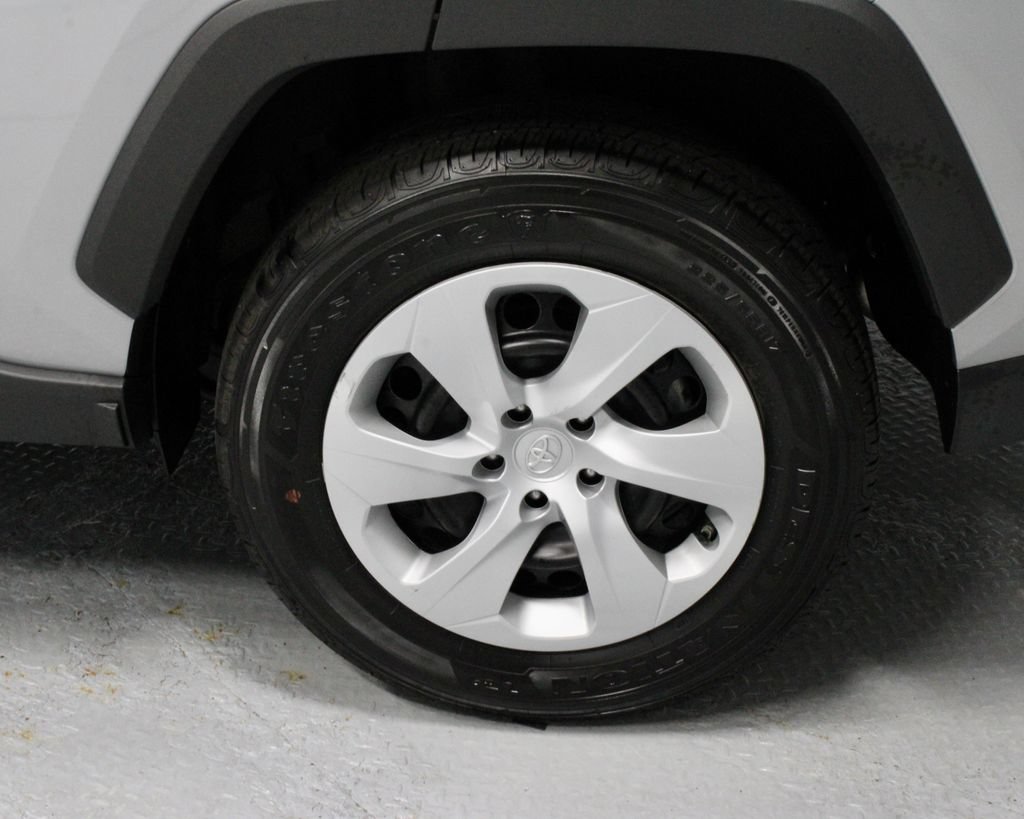 Used 2025 Toyota RAV4 LE AWD/4WD image 19