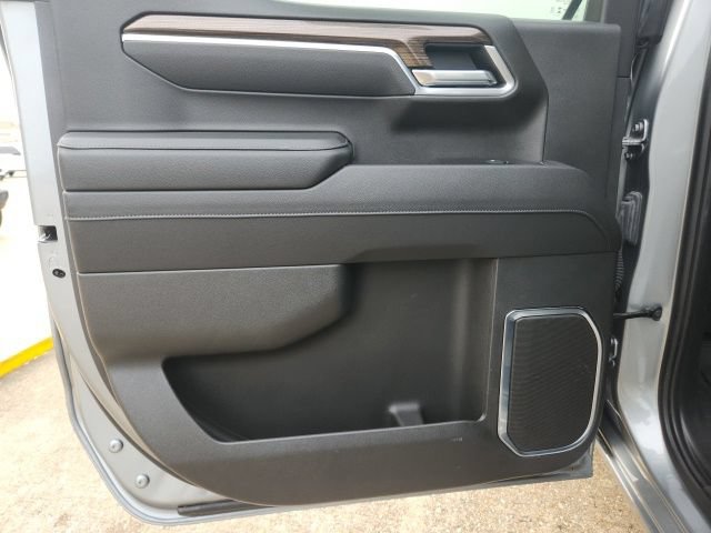 Used 2025 Chevrolet Silverado 1500 LT RWD image 24