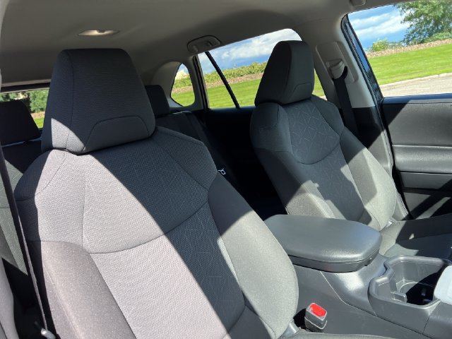 Used 2025 Toyota RAV4 XLE AWD/4WD image 36