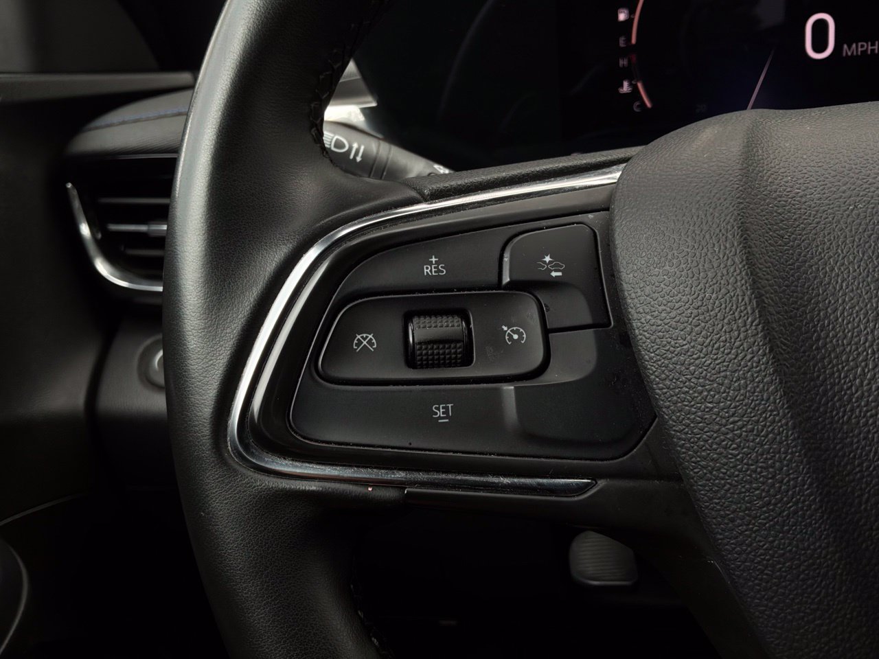 Used 2025 Buick Envista Sport Touring FWD image 32