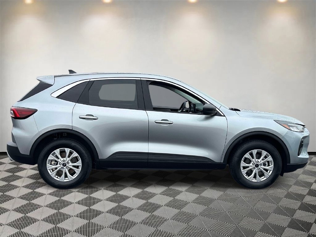 Certified 2024 Ford Escape Active w/ Tech Pack #1 AWD/4WD image 2