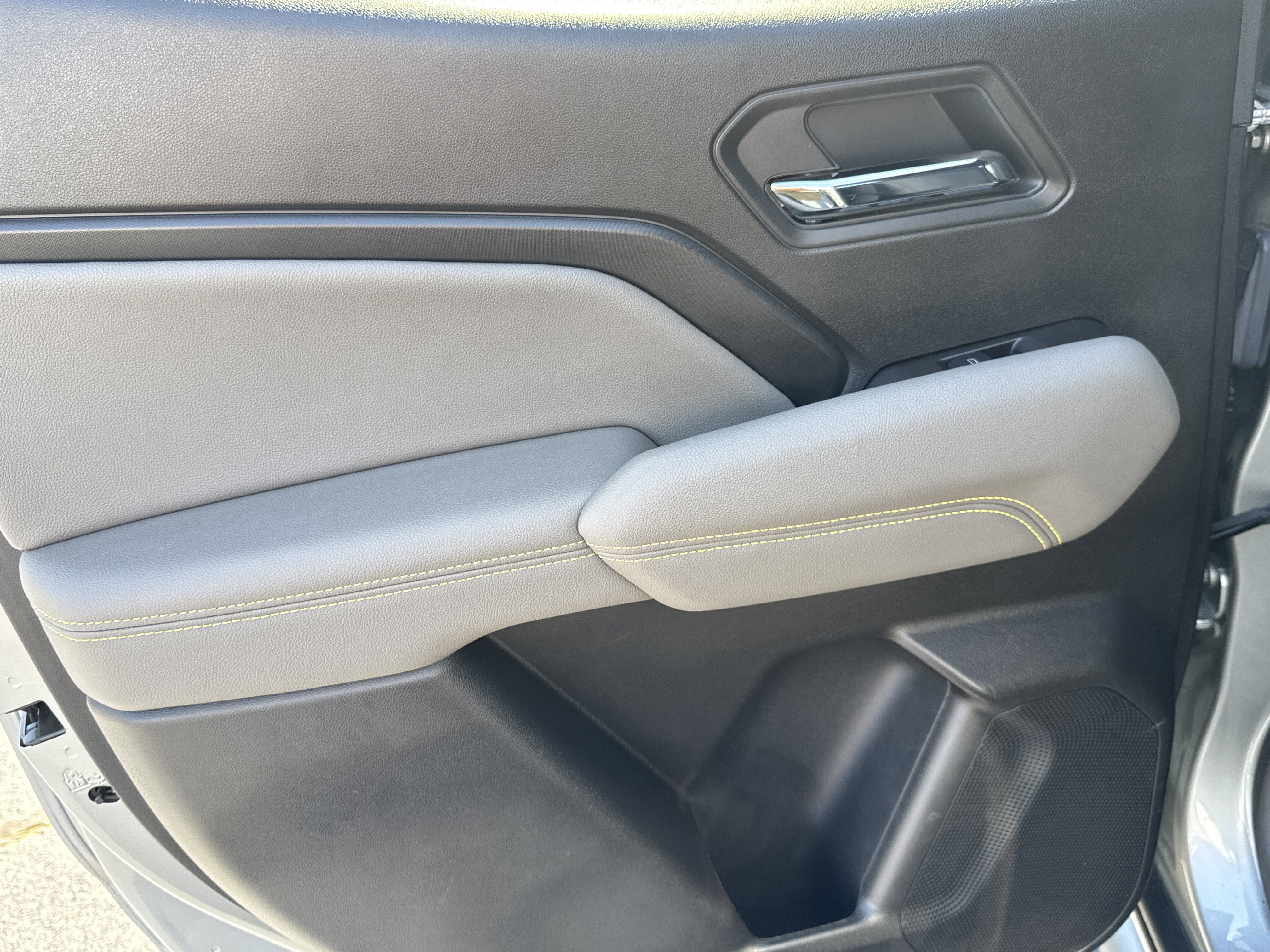 Used 2024 Chevrolet Colorado ZR2 w/ Technology Package image 23