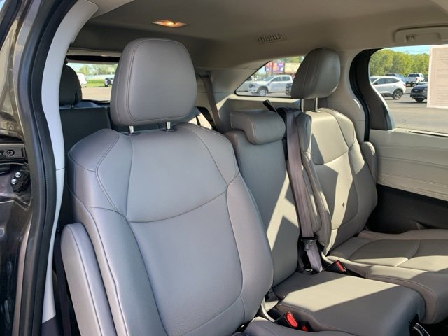 Used 2023 Toyota Sienna XLE image 18