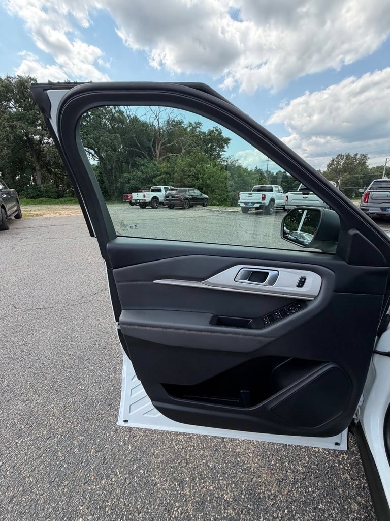 Certified 2025 Ford Explorer Active AWD/4WD image 11