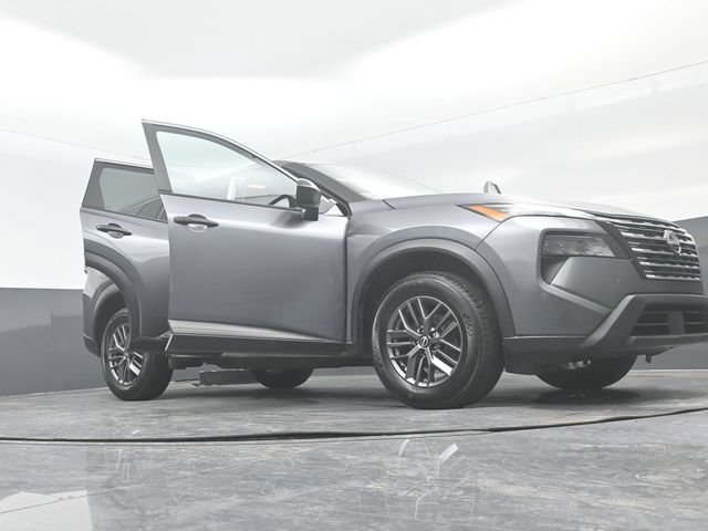 Used 2025 Nissan Rogue S AWD/4WD image 28