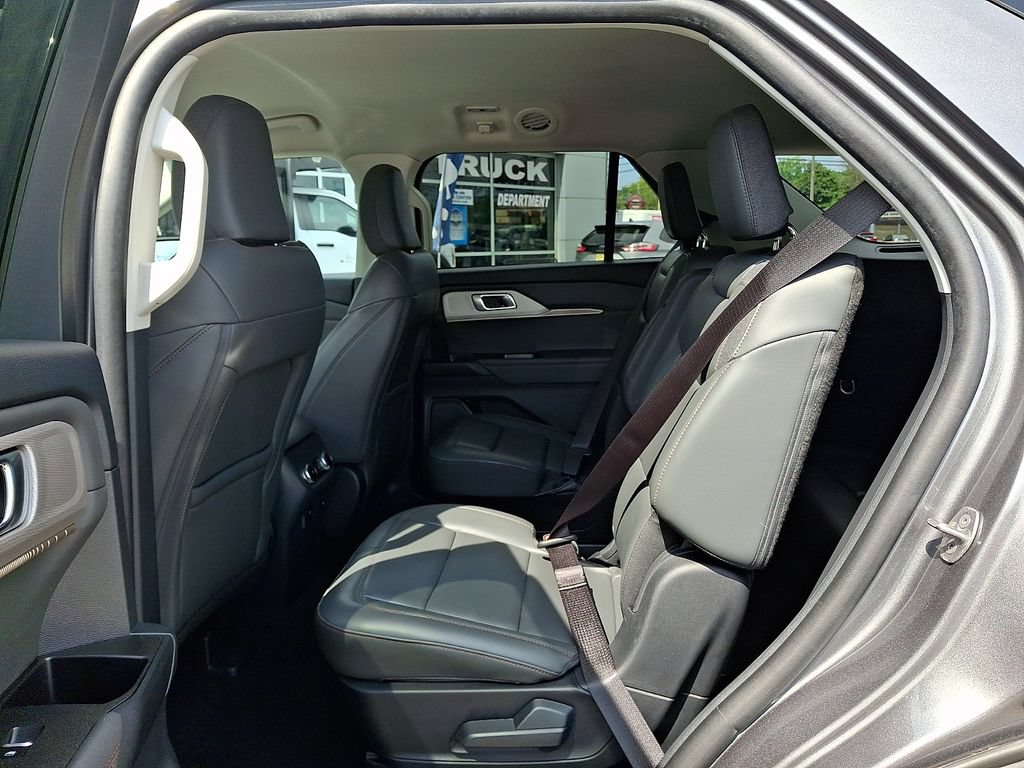 Certified 2025 Ford Explorer Active w/ Active Comfort Package AWD/4WD image 10