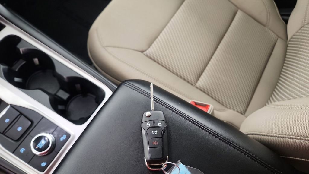 Certified 2023 Ford Explorer XLT image 21