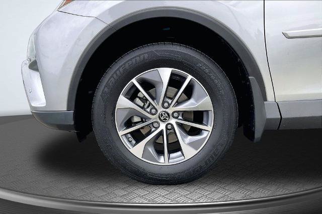 Used 2018 Toyota RAV4 XLE w/ Convenience Package AWD/4WD image 9