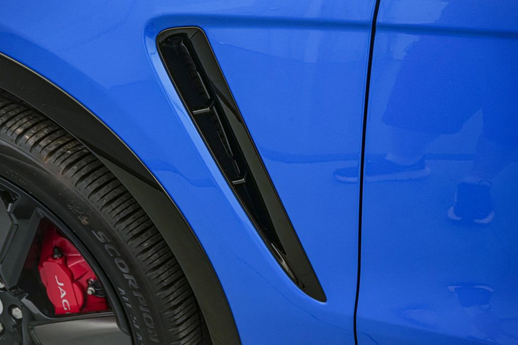 Used 2023 Jaguar F-PACE SVR image 16