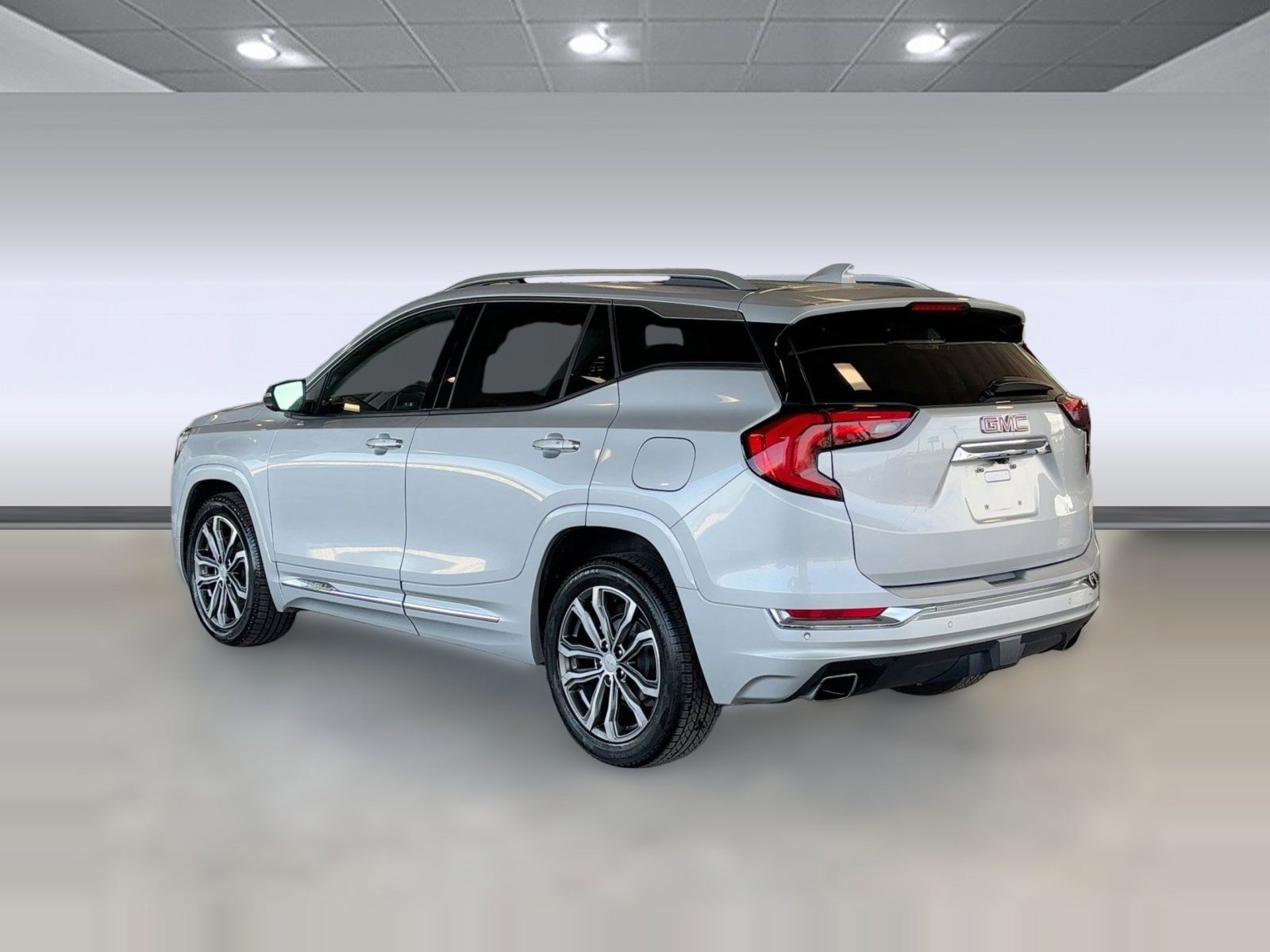 Used 2019 GMC Terrain Denali w/ Advanced Safety Package image 3